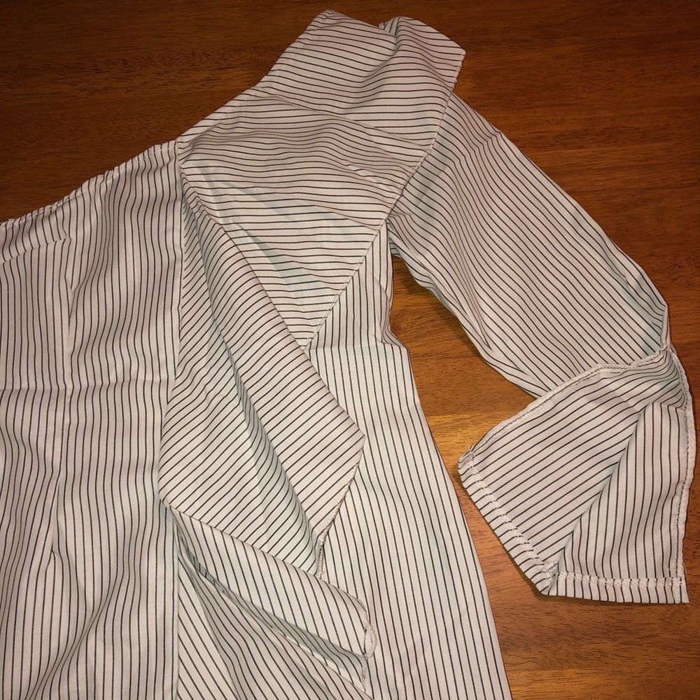 FINAL PRICE DROP! Cute Dress with ruffle - Picture 4 of 7